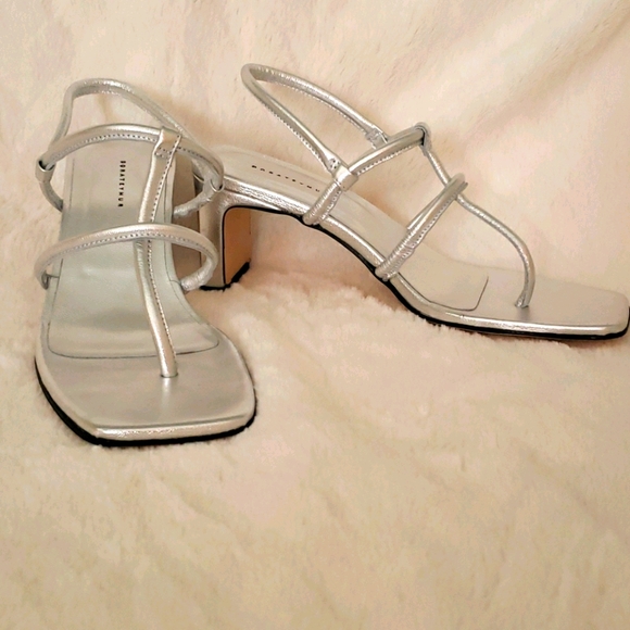 Dorateymur thong sandal - Picture 1 of 5